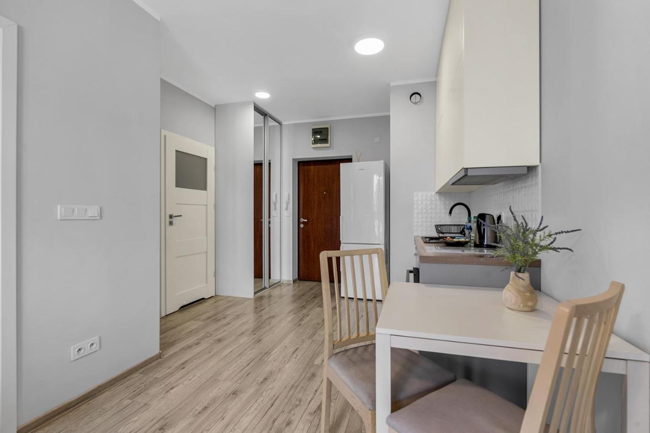 Wlochy Klinkierowa Comfort Apartment Varsóvia Exterior foto